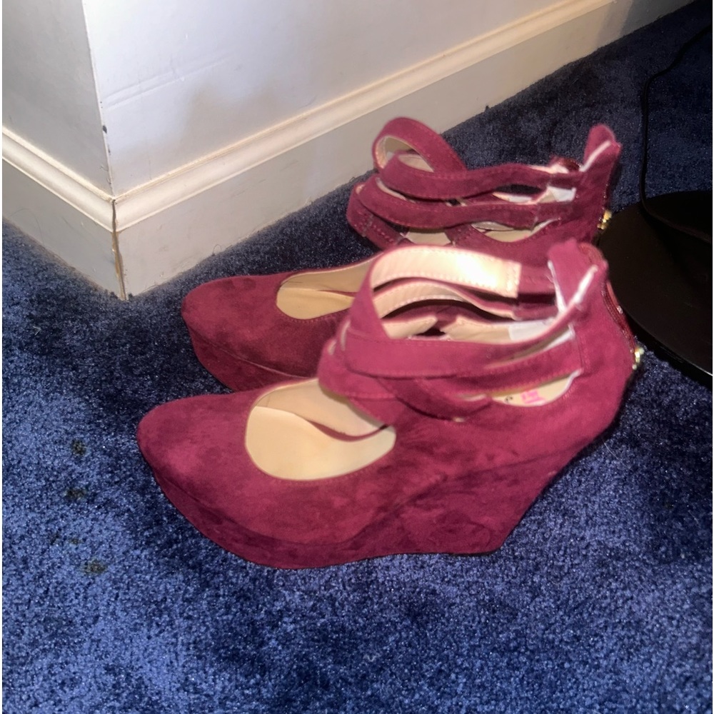 Super cute velvet heels, size 7